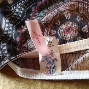 Sleeve less ladies shirt